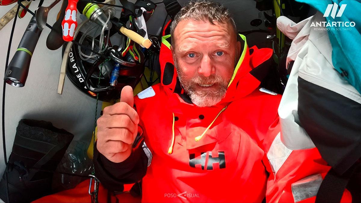 Antonio de la Rosa dentro del habitáculo del 'Ocean Defender' en el que ha vivido durante la travesía del Antártico