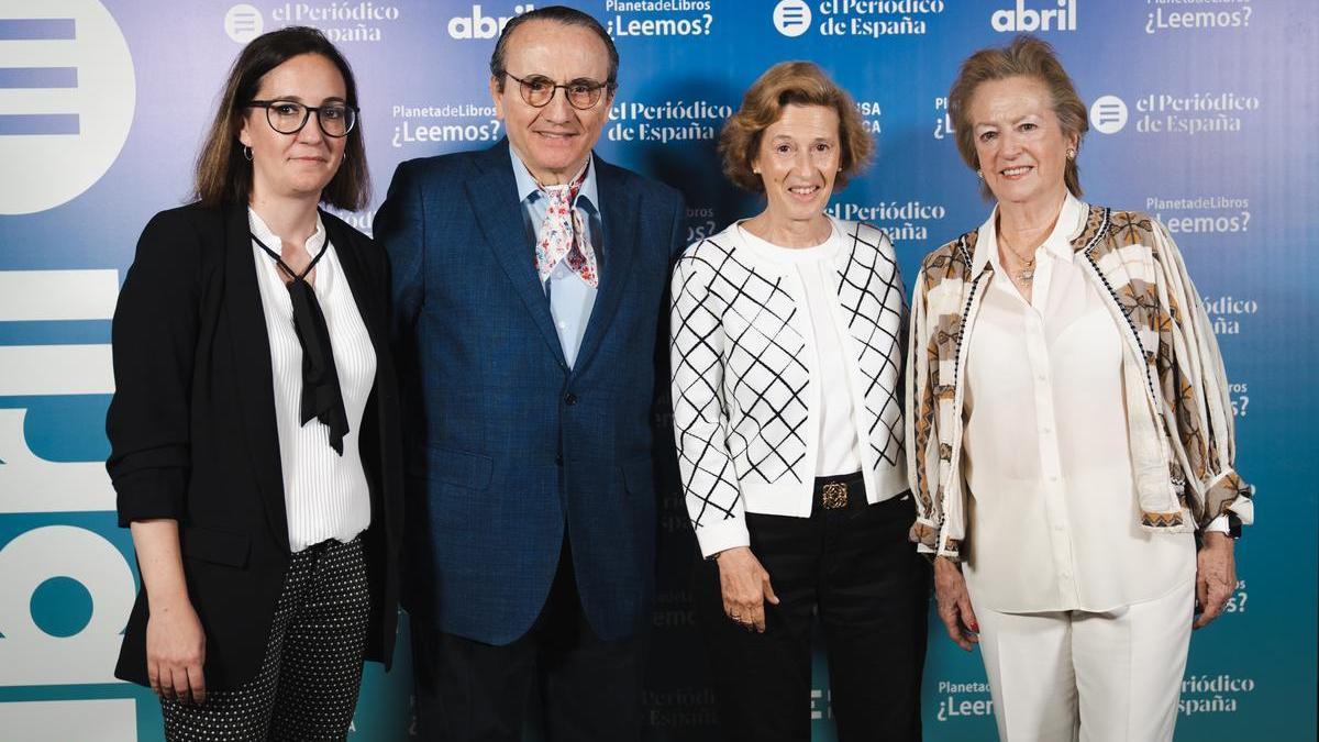 De izquierda a derecha: Gemma Robles, directora de El Periodico de España, Javier Moll, presidente de Prensa Iberica, Julia Navarro, escritora y Arantza Sarasola, vicepresidenta de Prensa Iberica.