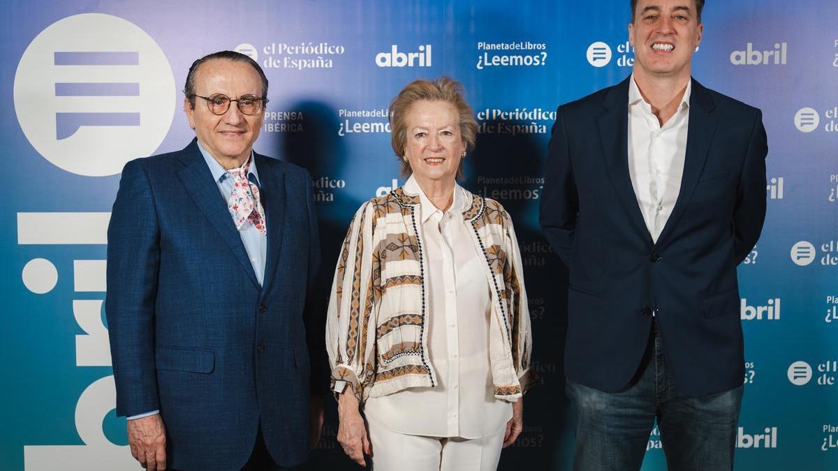 Lourdes Navarro, escritora, y Ángeles González-Sinde, cineasta y escritora.