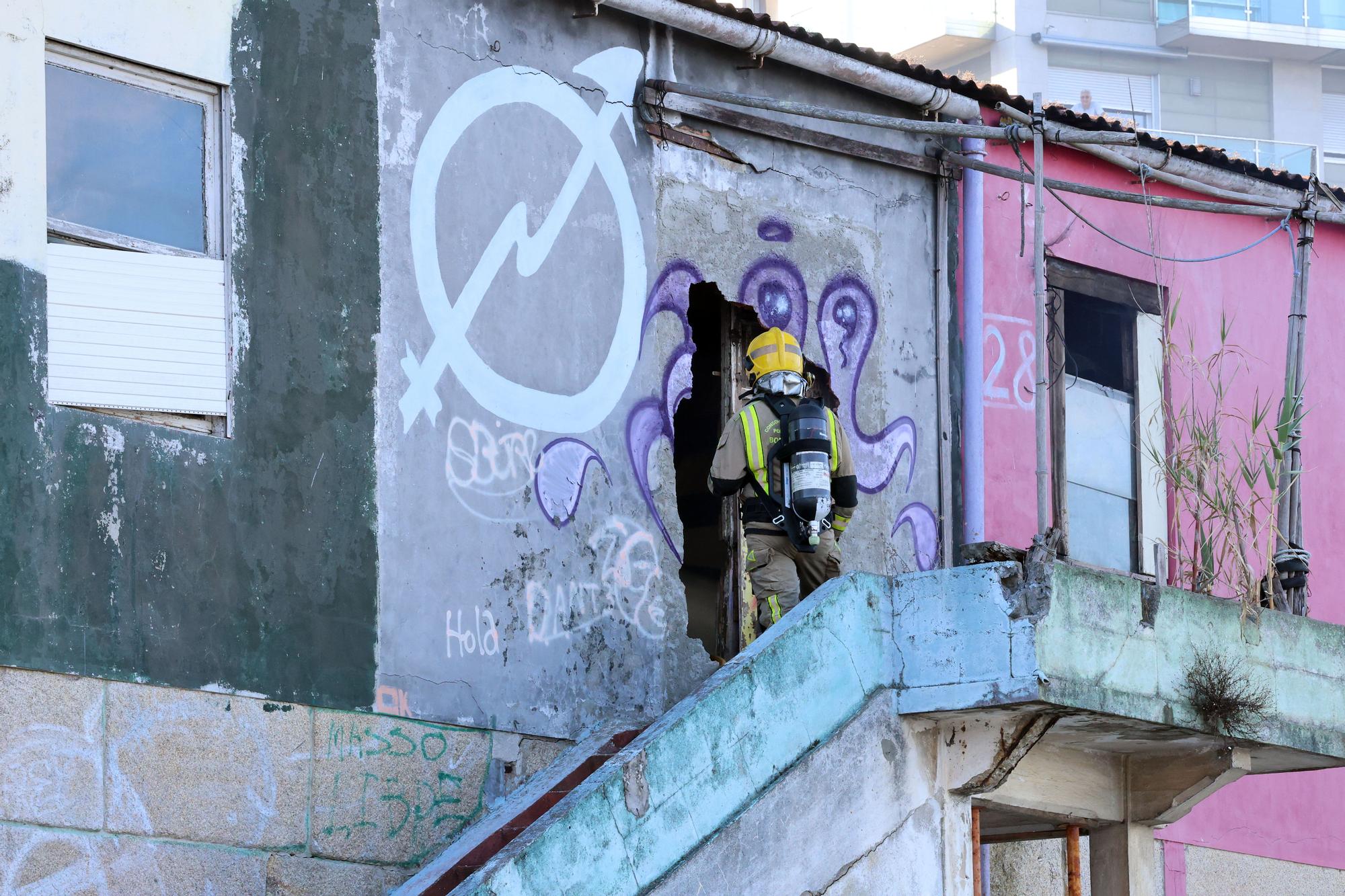 Un incendio afecta a la antigua guardería de Massó, en Cangas