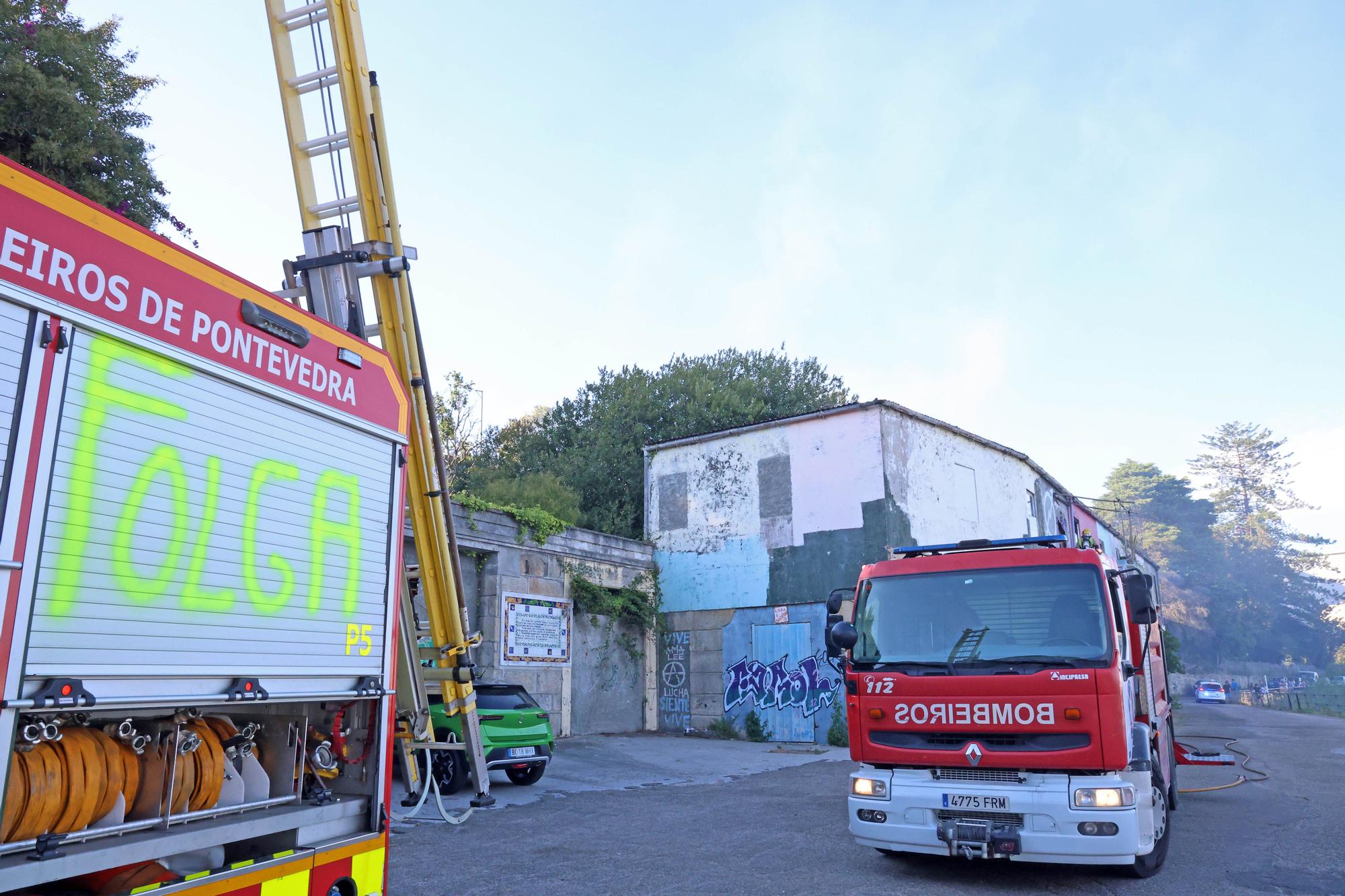 Un incendio afecta a la antigua guardería de Massó, en Cangas