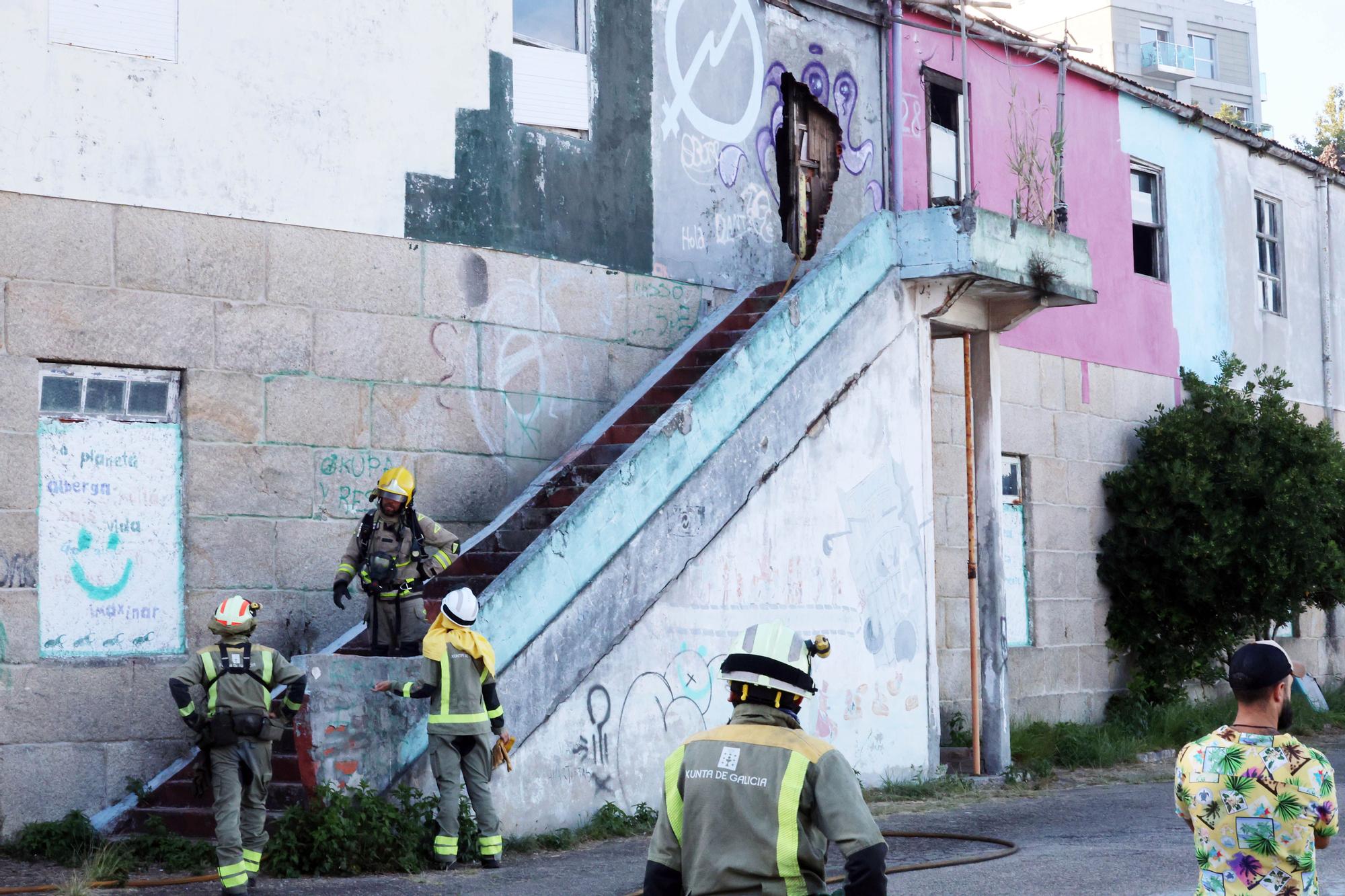 Un incendio afecta a la antigua guardería de Massó, en Cangas