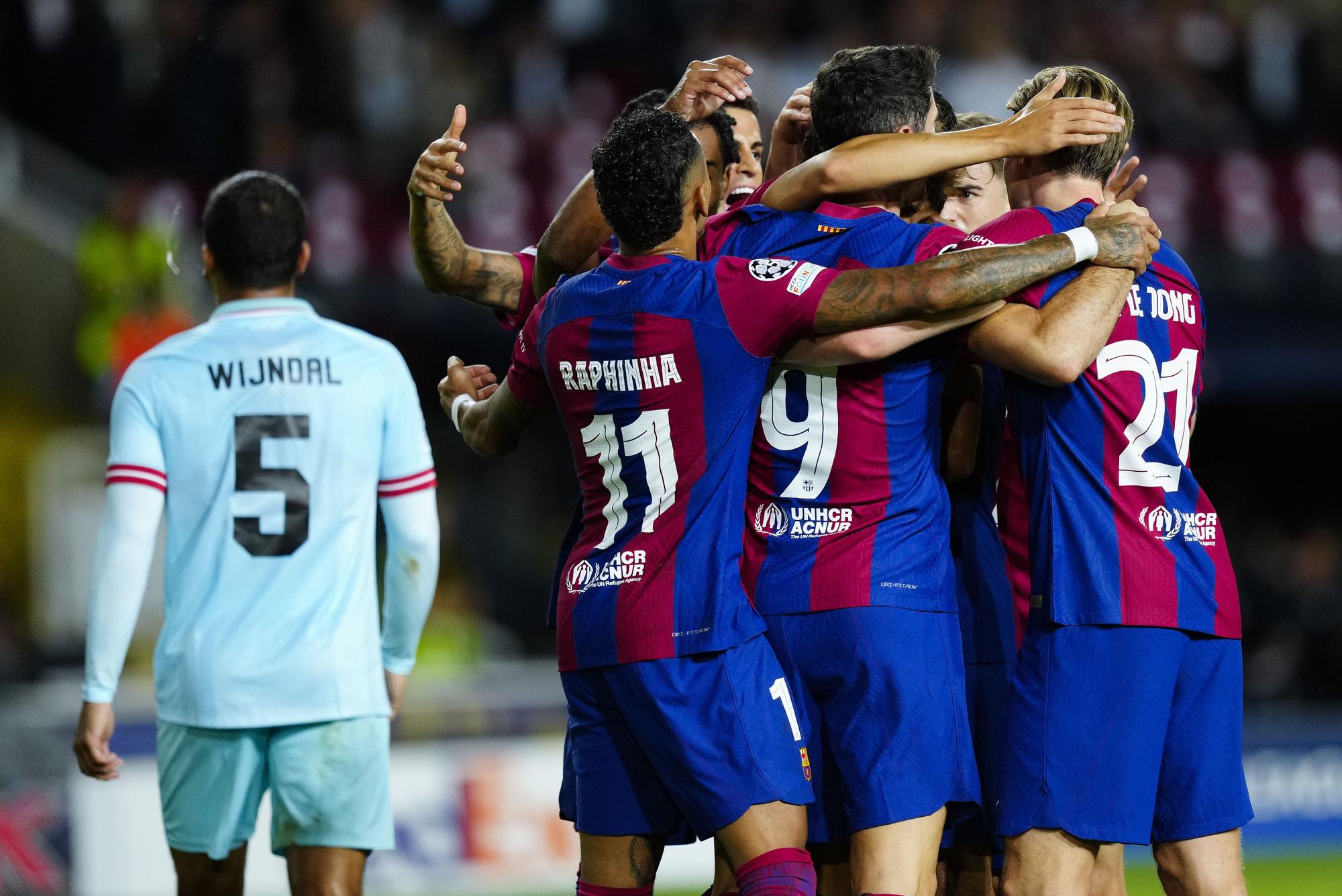 3-0. El Barcelona encarrila el partido al descanso