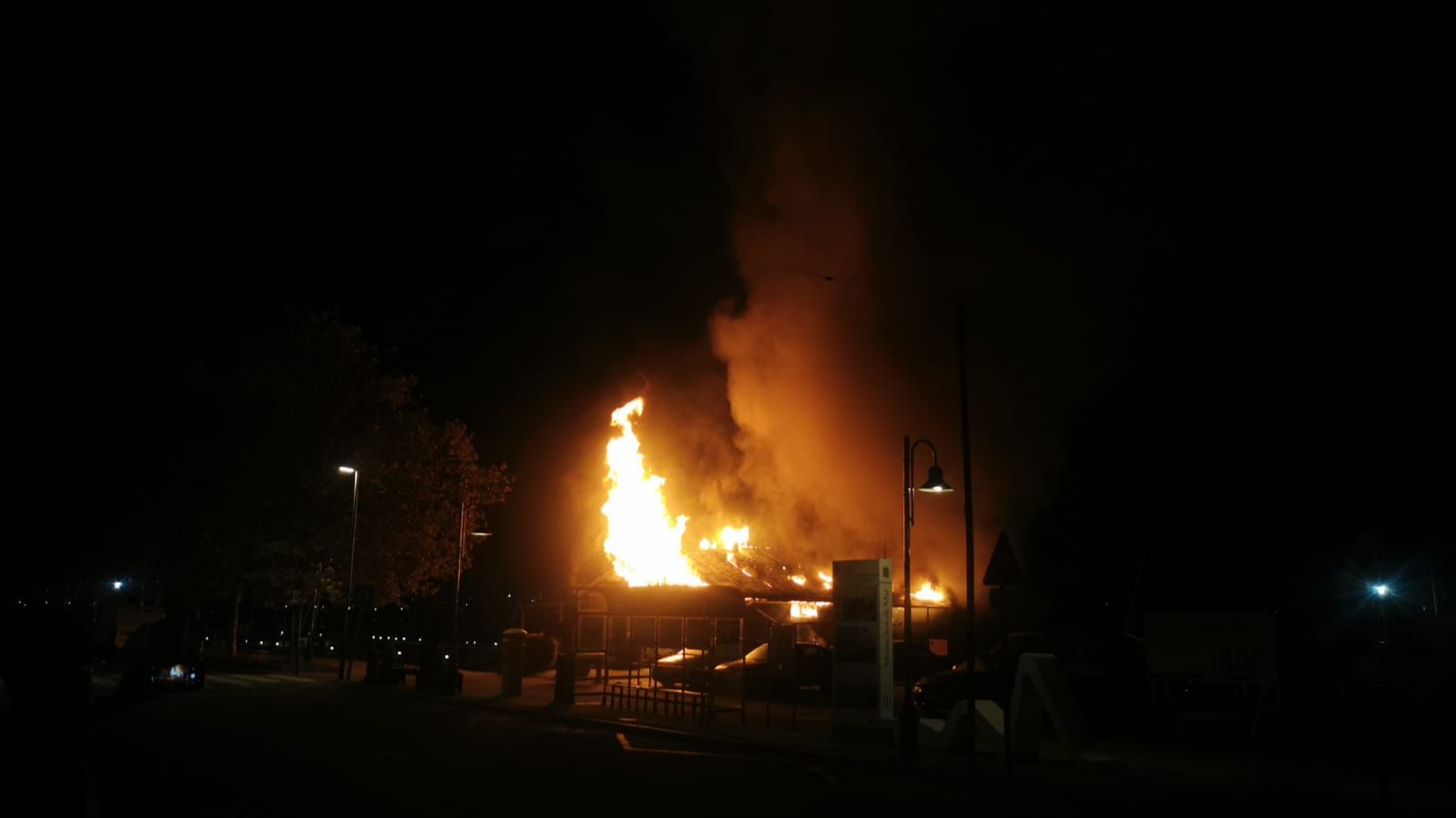 El fuego calcina de madrugada el restaurante y las oficinas del club deportivo de Moaña