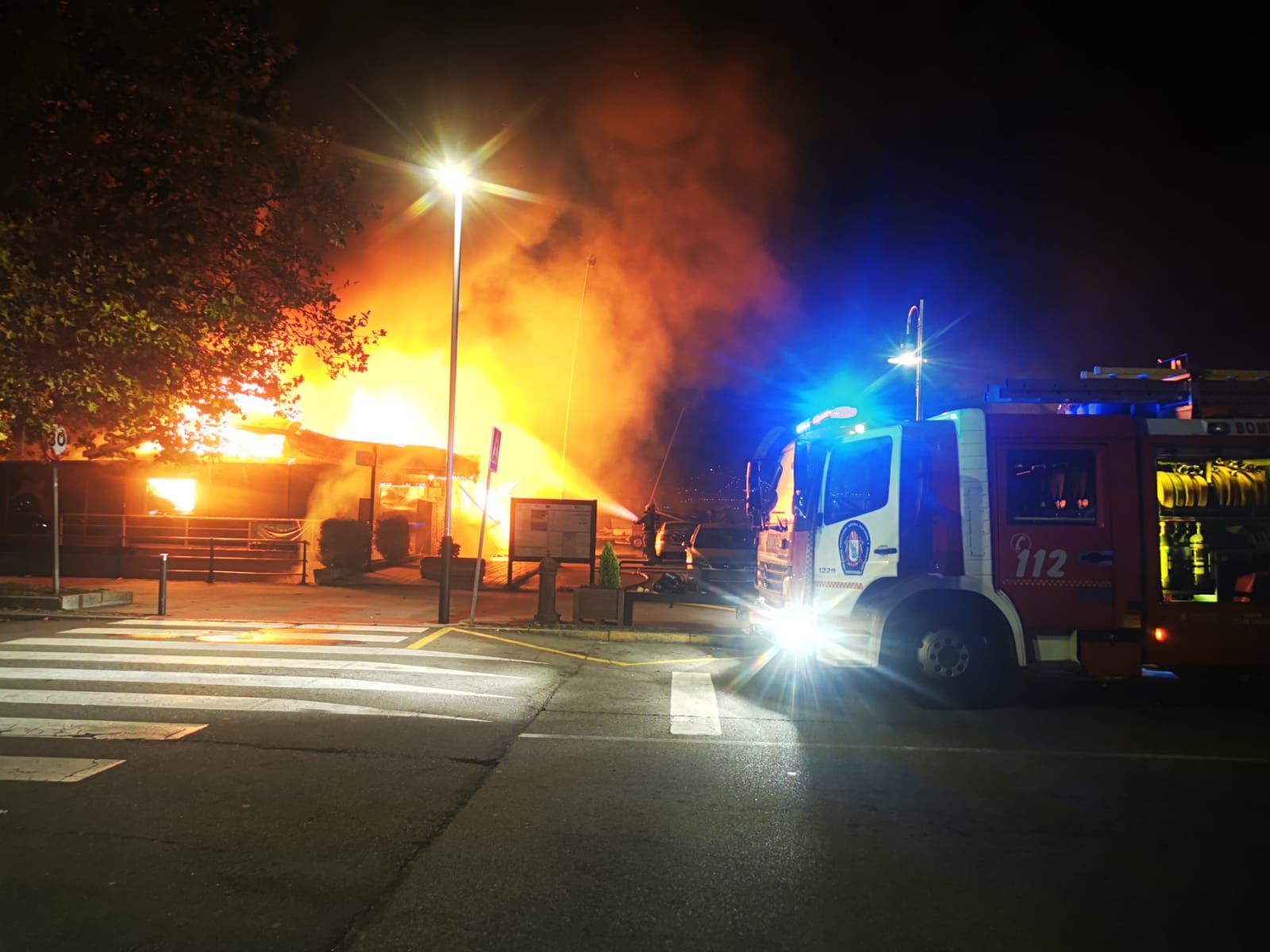 El fuego calcina de madrugada el restaurante y las oficinas del club deportivo de Moaña