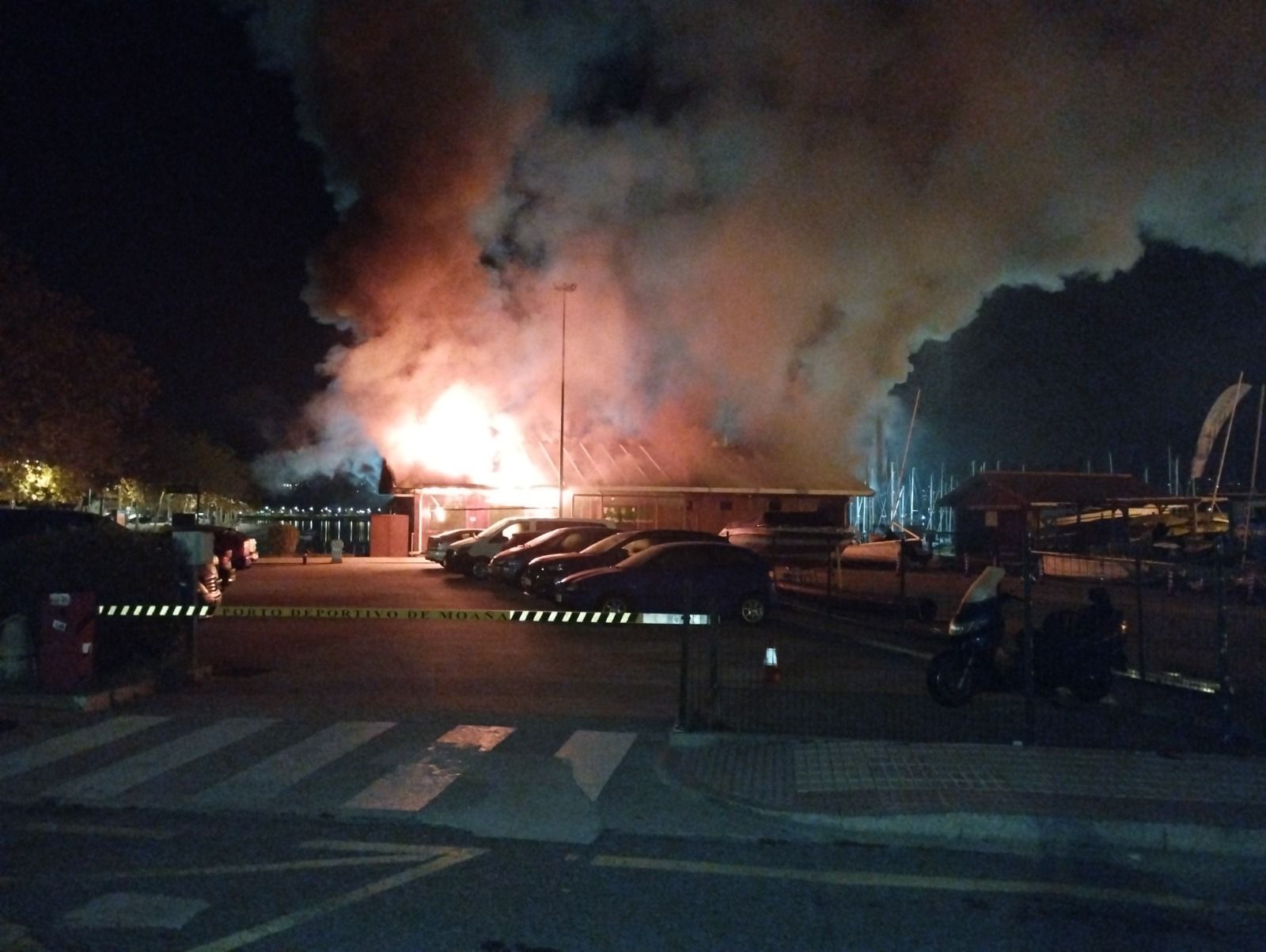 El fuego calcina de madrugada el restaurante y las oficinas del club deportivo de Moaña