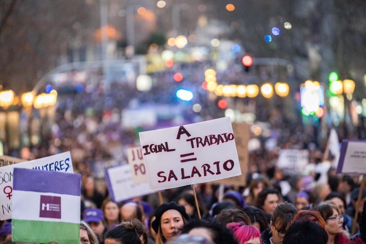 Carteles de manifestantes durante el 8M.