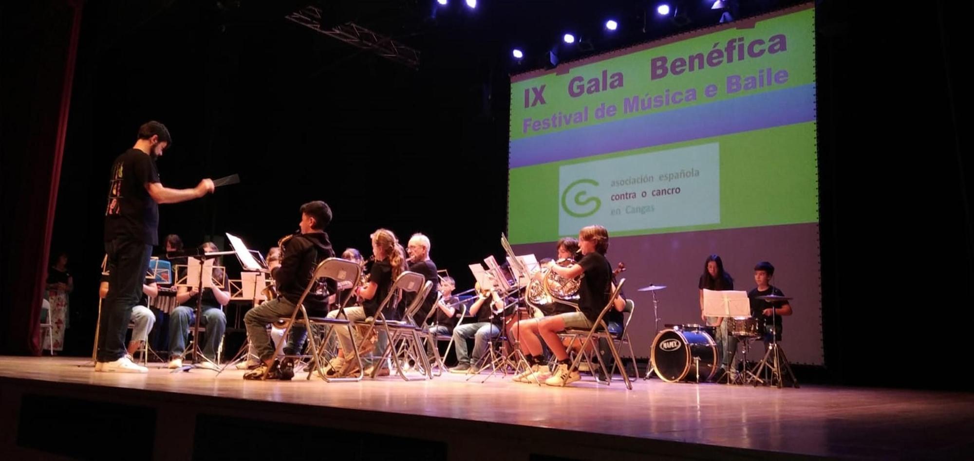 La IX Gala Benéfica Contra el Cáncer en Cangas