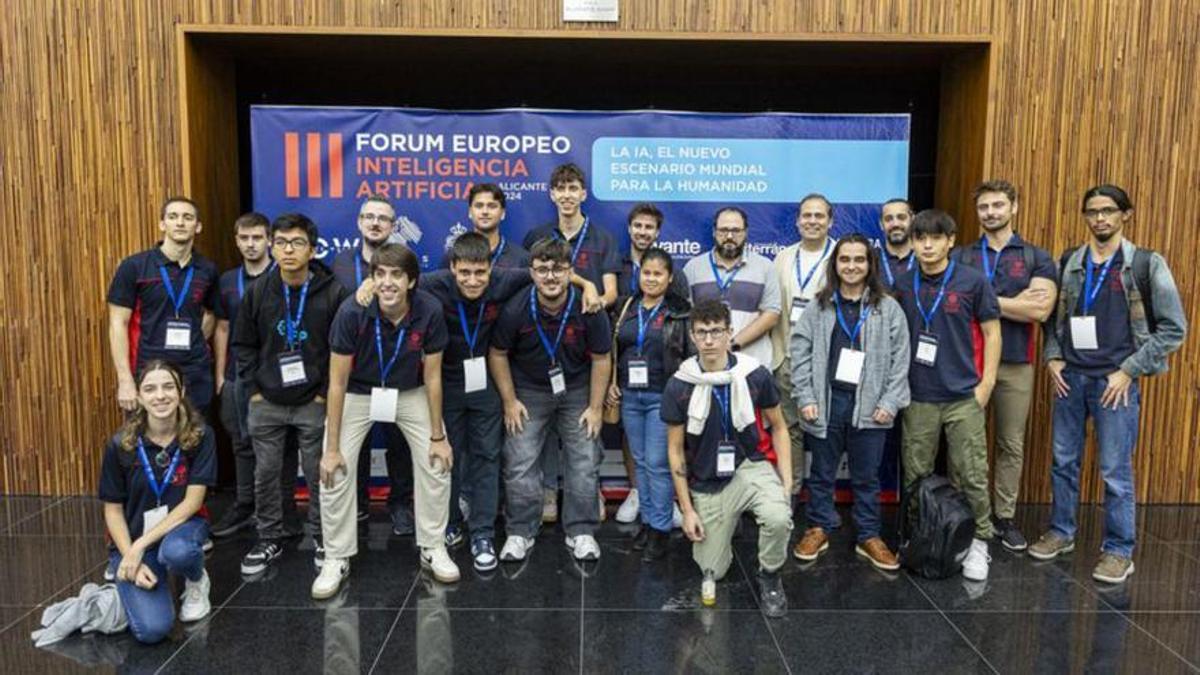 Grupo de alumnos de Fempa que asistieron al congreso de inteligencia artificial.