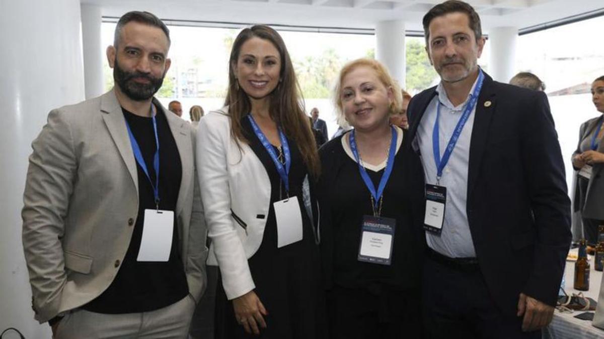 Dani Compaño (Prensa Ibérica), Silvia Aguilar (El Corte Inglés), la doctora Carmen Pomares y el gerente de INFORMACIÓN, Ángel Angulo.