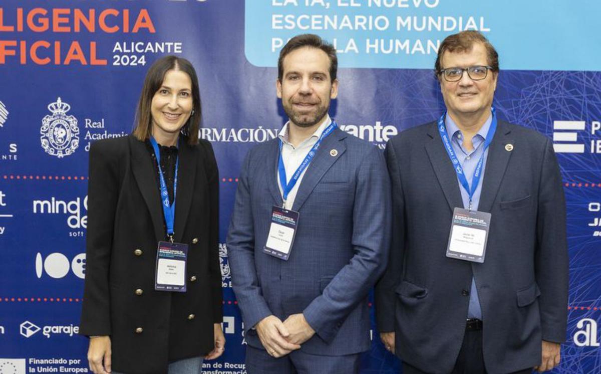 Verónica Bolón (UOC), Óscar Lucía (Academia Joven de Ingeniería) y Javier M. Moguerza (UJC).