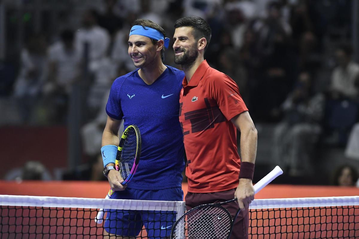 Novak Djokovic of Serbia (R) y Rafael Nadal, en su último duelo juntos.