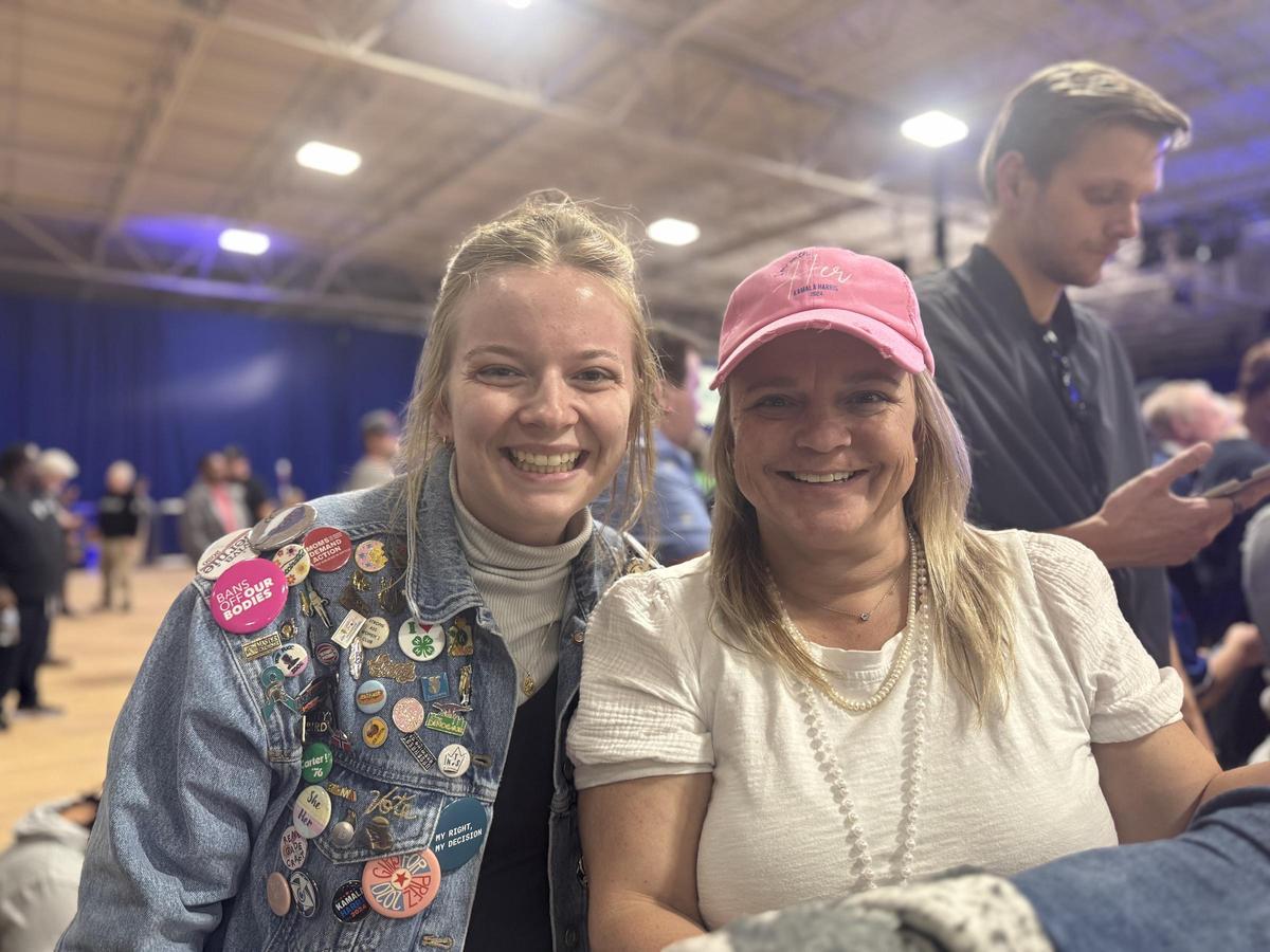 Shelby y Jackie Warner, en un acto de Kamala Harris en Detroit.