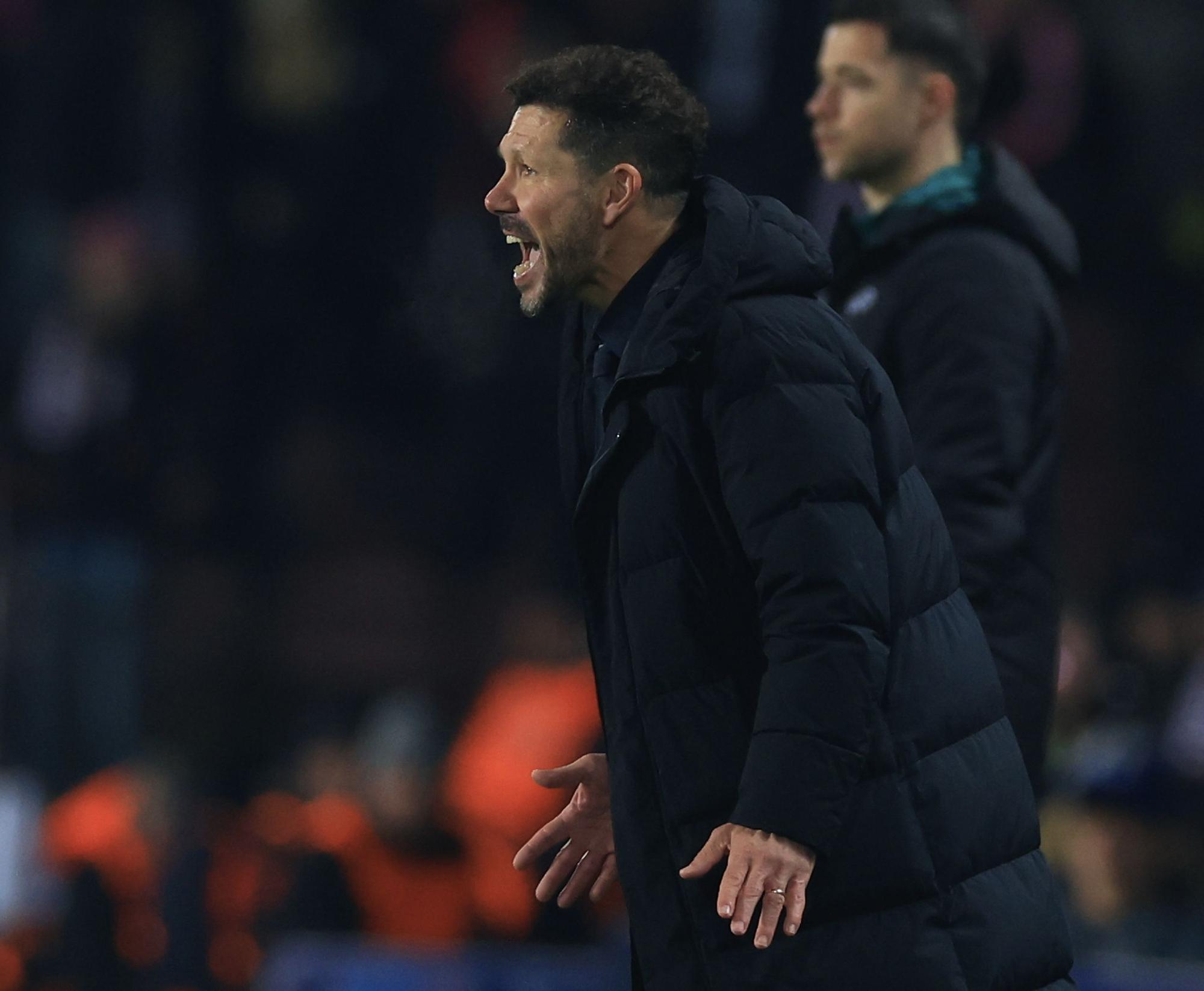 Prague (Czech Republic), 26/11/2024.- Atletico Madrid's head coach Diego Simeone reacts during the UEFA Champions League match between Sparta Prague and Atletico Madrid in Prague, Czech Republic, 26 November 2024. (Liga de Campeones, República Checa, Praga) EFE/EPA/MARTIN DIVISEK