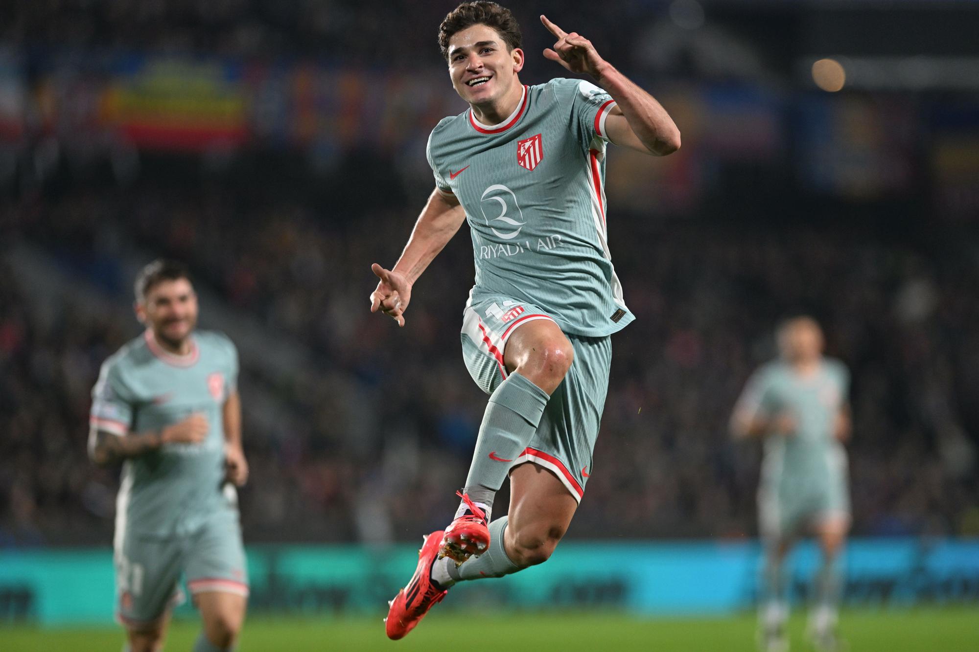 26 November 2024, Czech Republic, Prague: Atletico Madrid's Julian Alvarez celebrates scoring his side's first goal during the UEFA Champions League soccer match between AC Sparta Prague vs Atletico Madrid at epet ARENA. Photo: Øíhová Michaela/CTK/dpa 26/11/2024 ONLY FOR USE IN SPAIN. Øíhová Michaela/CTK/dpa;Sports;soccer;football;sports;UEFA Chamions League - AC Sparta Prague vs Atletico Madrid;