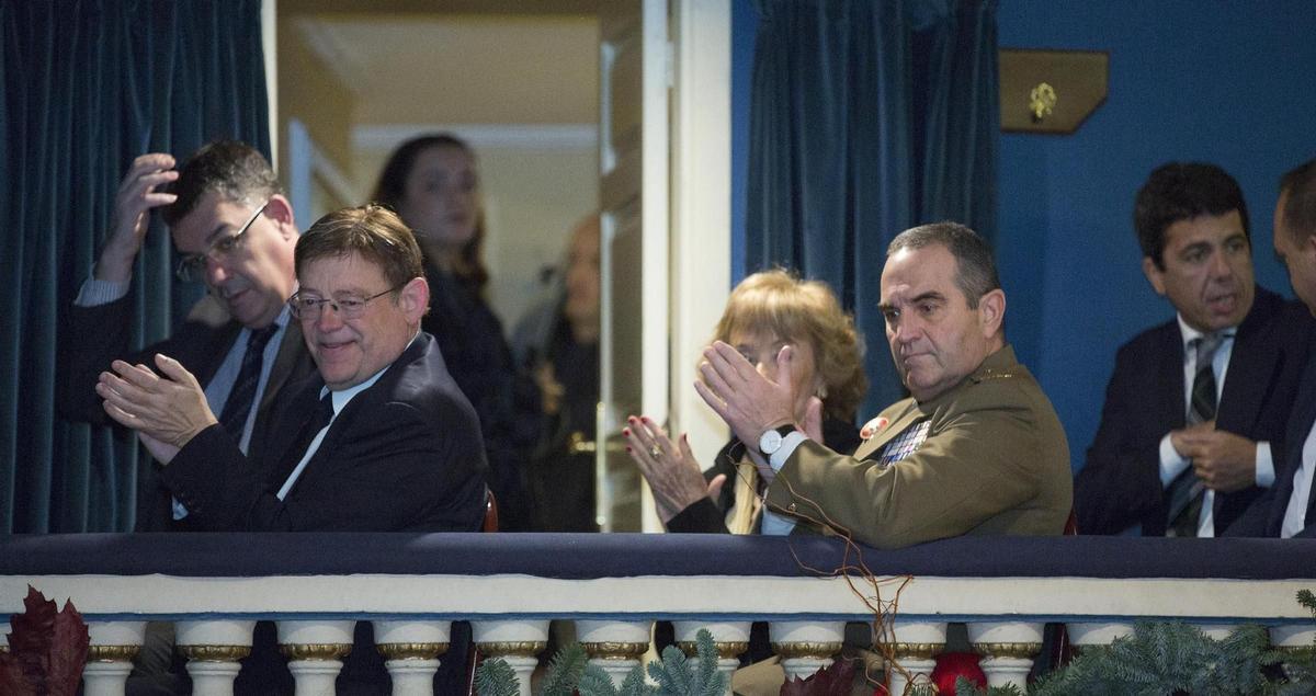 Acto institucional del Día de la Constitución en Alicante en 2019: Ximo Puig, Enric Morera, María Teresa Fernández de la Vega, Francisco José Gan Pampols y Carlos Mazón.