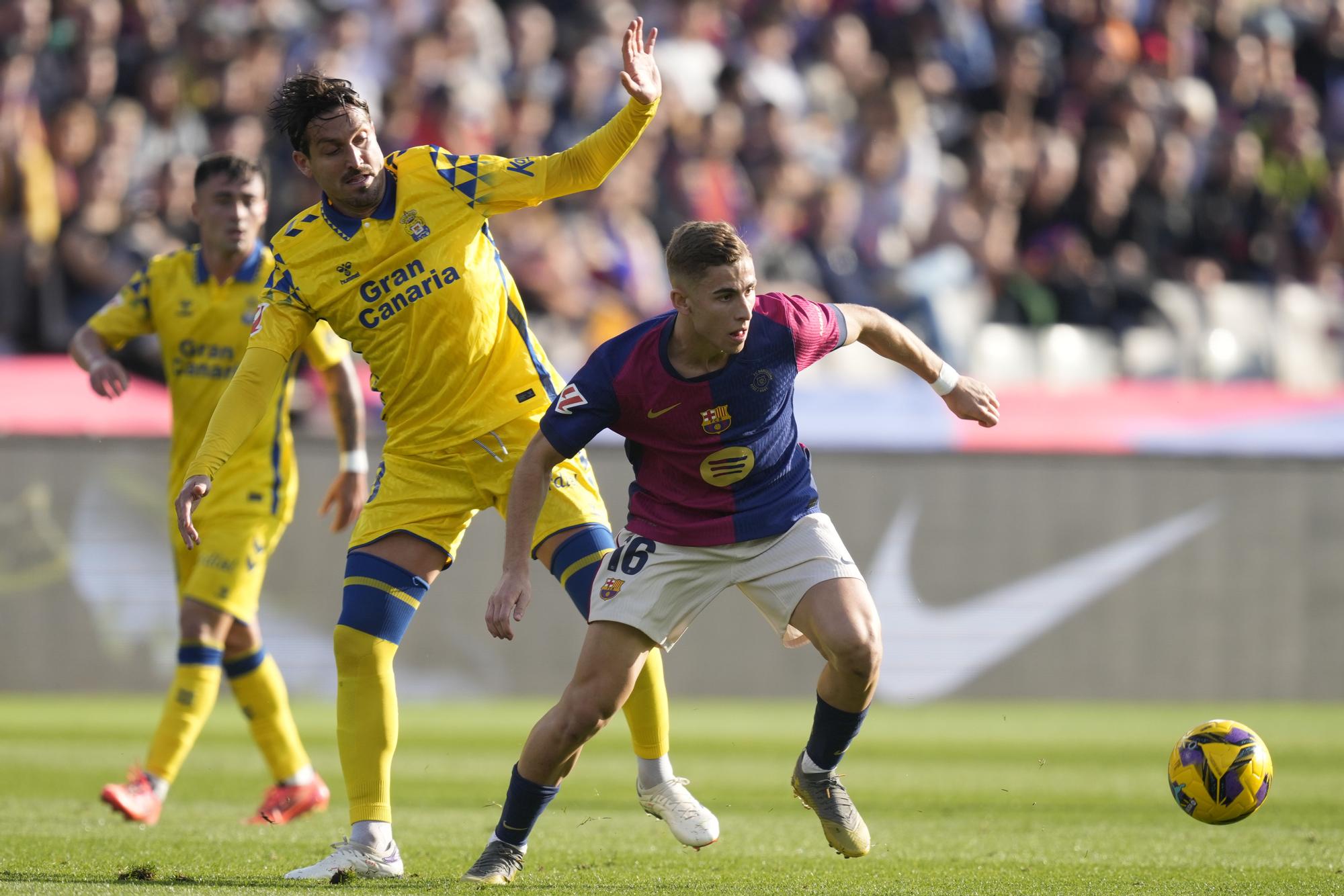 FC Barcelona's Fermin (R) vies for the ball with UD Las Palmas Campana during their LaLiga EA Sports match at the olympic stadium Lluis Companys in Barcelona, north-eastern Spain, 30 November 2024. EFE/ Enric Fontcuberta