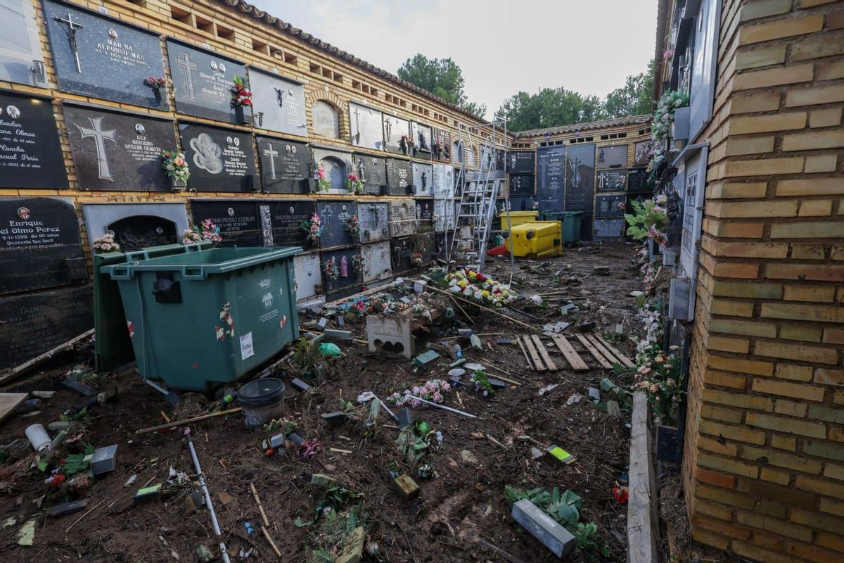 El cementerio de Catarroja una semana después de la DANA