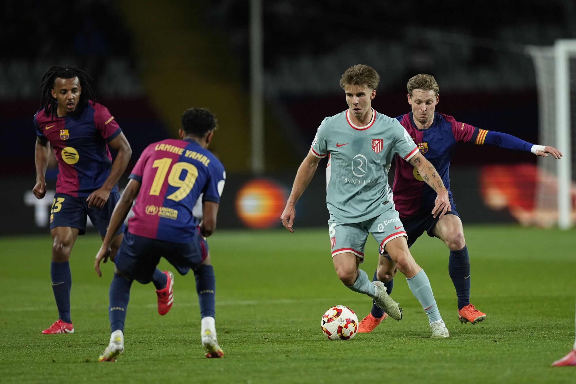 FC Barcelona's Lamine Yamal (2L) in action against Atletico Madrid's Pablo Barrios (2R) during the Copa del Rey semifinal first leg soccer match between FC Barcelona and Atletico Madrid, in Barcelona, Spain, 25 February 2025. EFE/ Enric Fontcuberta